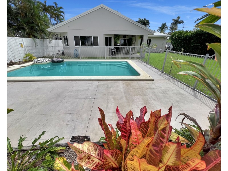 9 Limpet Close, Trinity Beach QLD 4879