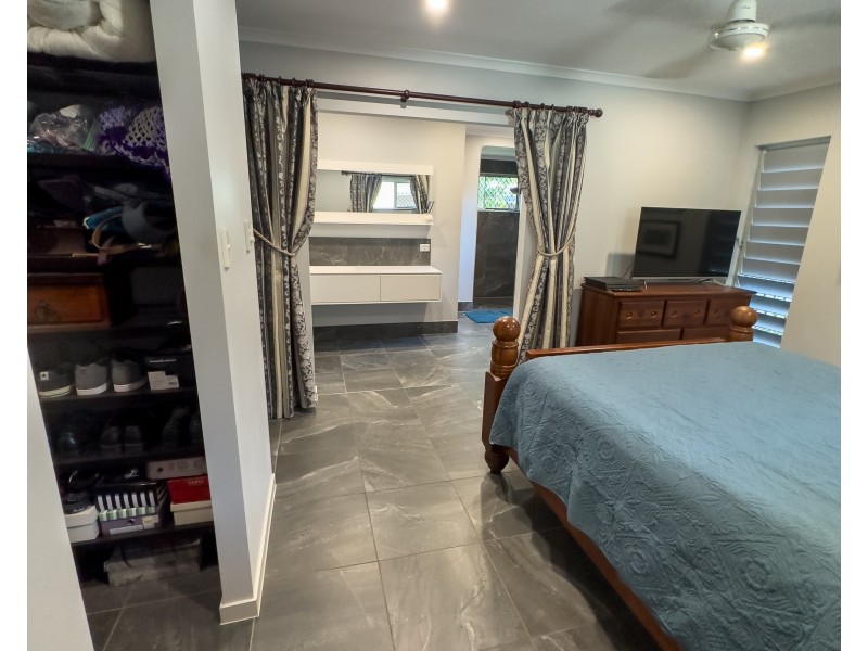 8 Serissa Street, Mooroobool QLD 4870