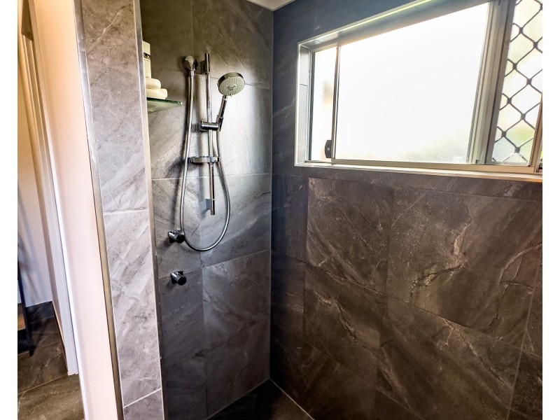 8 Serissa Street, Mooroobool QLD 4870