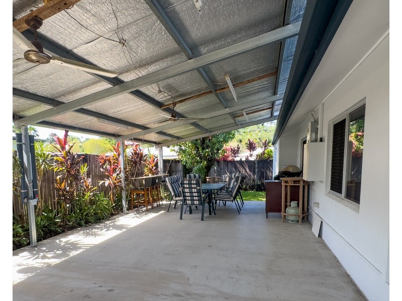 8 Serissa Street, Mooroobool QLD 4870