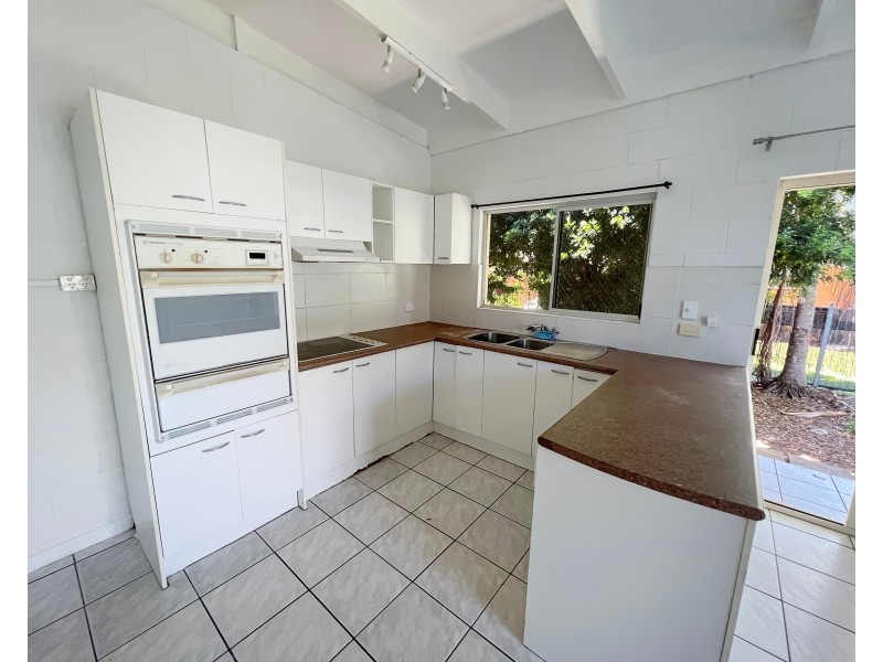 2/8 Sandown Close, Woree QLD 4868