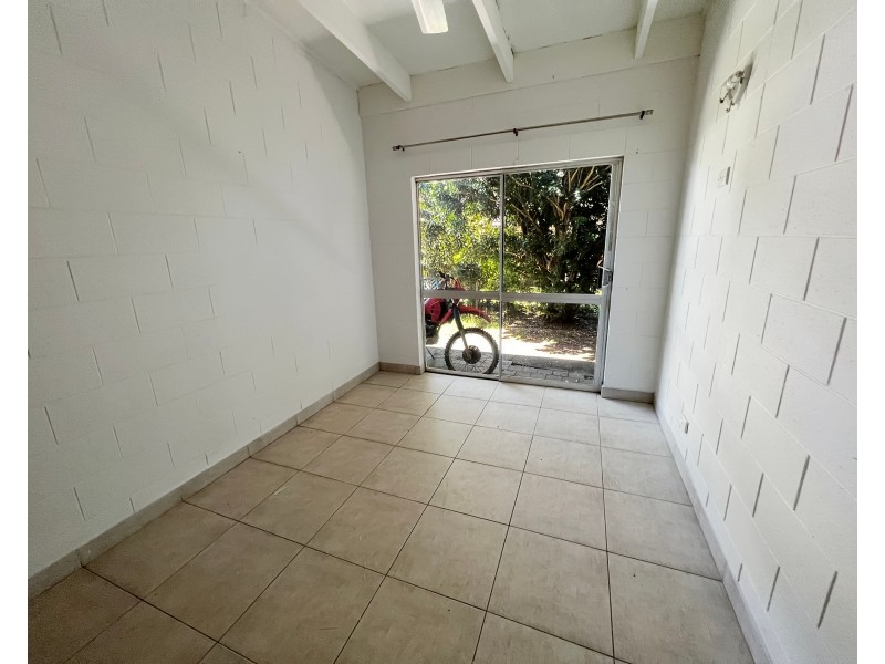 2/8 Sandown Close, Woree QLD 4868