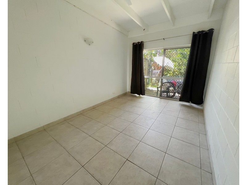 2/8 Sandown Close, Woree QLD 4868