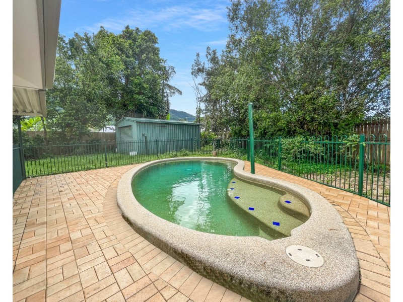 6 Jordan Close, Mooroobool QLD 4870