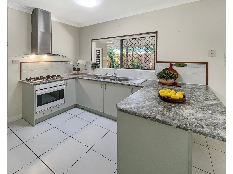 6 Jordan Close, Mooroobool QLD 4870