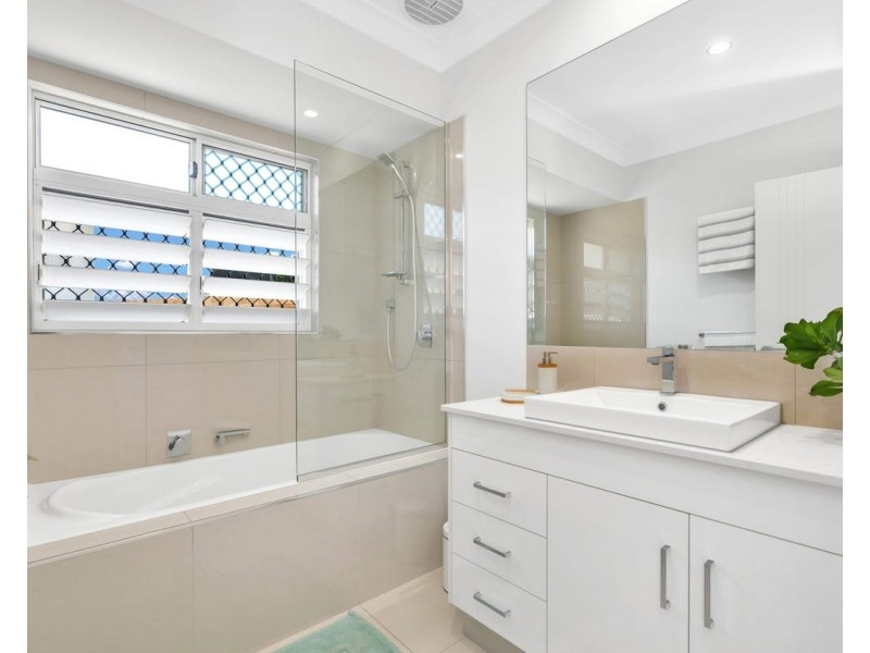 62 McFarlane Drive, Kanimbla QLD 4870