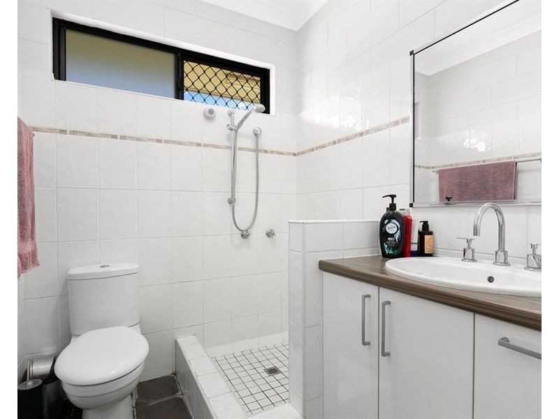 82-84 Toogood Road, Woree QLD 4868