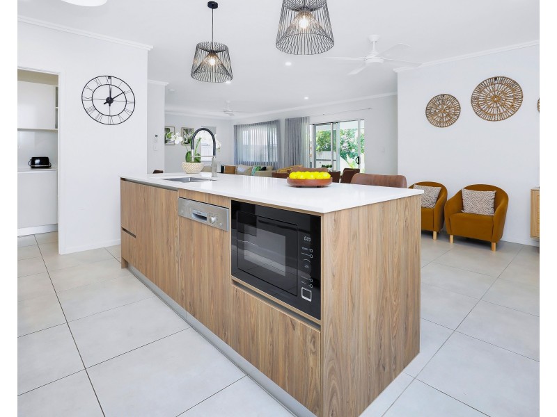 17 Pfeiffer Place, Smithfield QLD 4878