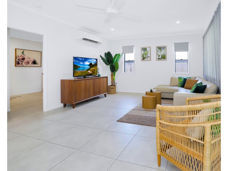 17 Pfeiffer Place, Smithfield QLD 4878