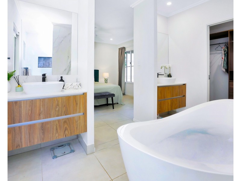 17 Pfeiffer Place, Smithfield QLD 4878