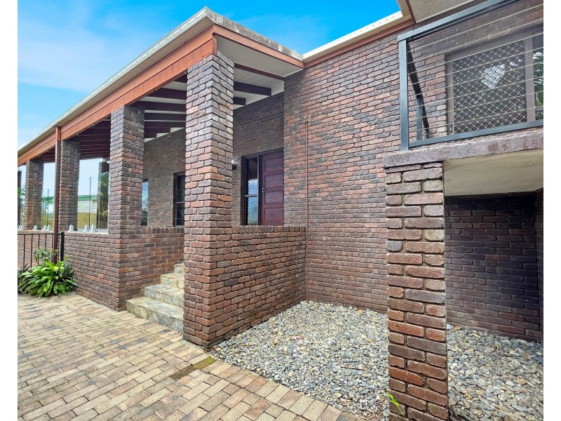 10 Ferntree Close, Brinsmead QLD 4870