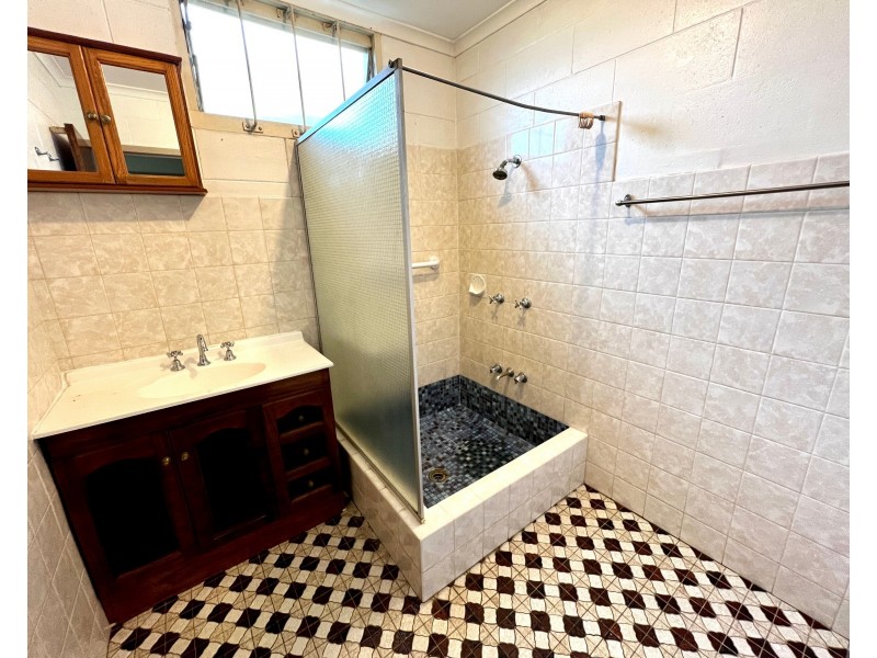 1/334 Gatton Street, Westcourt QLD 4870