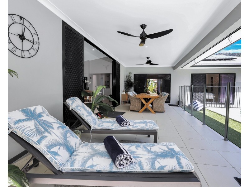 1 Kurt Close, Palm Cove QLD 4879