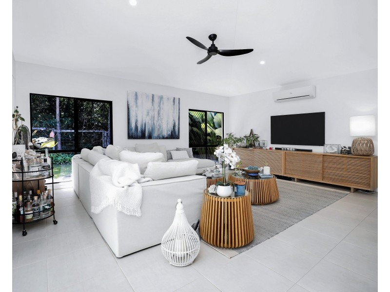 1 Kurt Close, Palm Cove QLD 4879