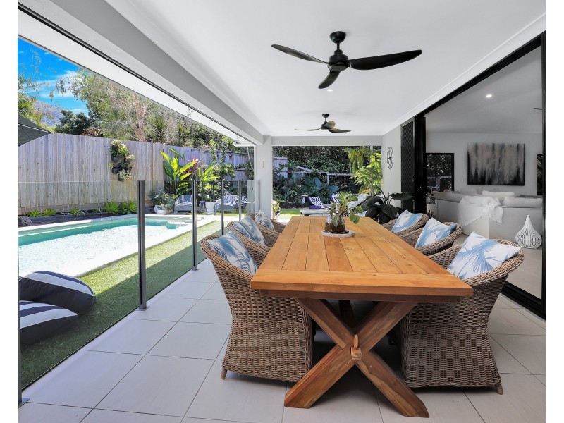 1 Kurt Close, Palm Cove QLD 4879