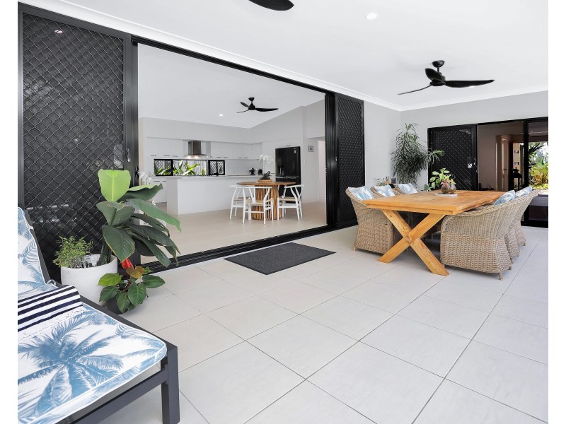 1 Kurt Close, Palm Cove QLD 4879