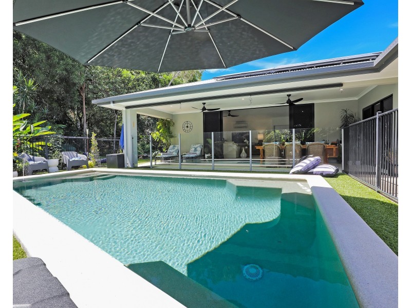 1 Kurt Close, Palm Cove QLD 4879