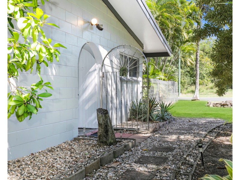 13 Mahogany Street, Holloways Beach QLD 4878