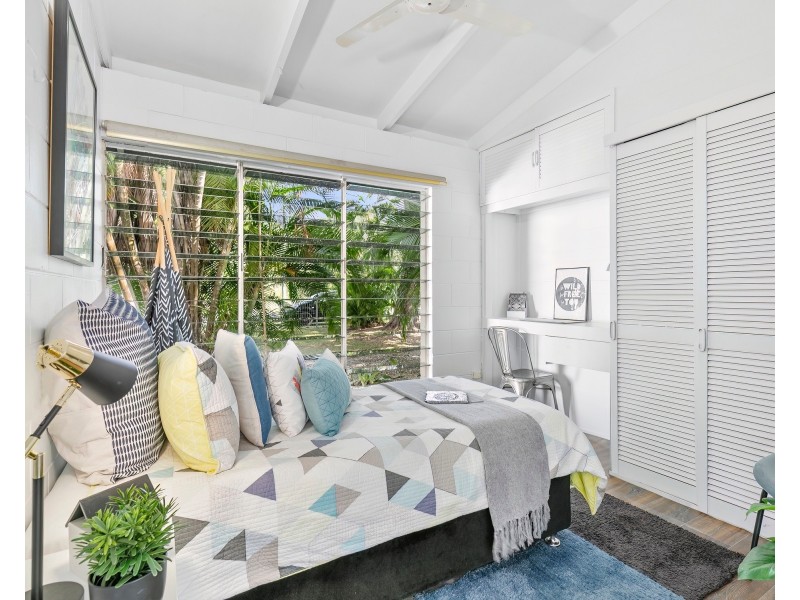 13 Mahogany Street, Holloways Beach QLD 4878