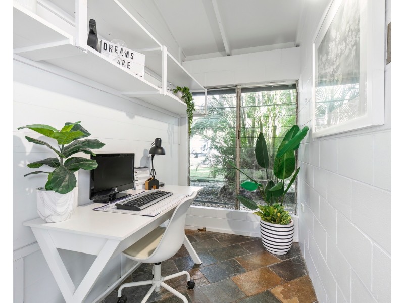 13 Mahogany Street, Holloways Beach QLD 4878