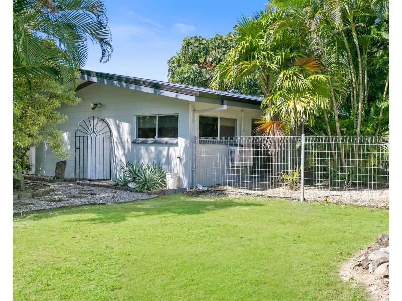 13 Mahogany Street, Holloways Beach QLD 4878