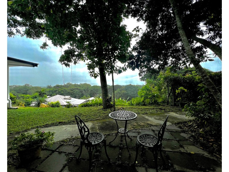 31-33 Hardwick Street, Stratford QLD 4870