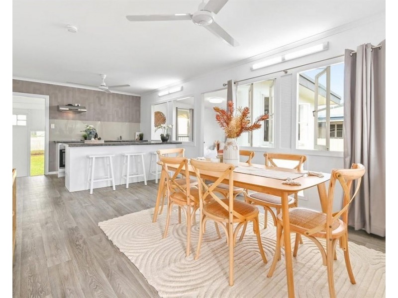 5 Kingsford Street, Mooroobool QLD 4870