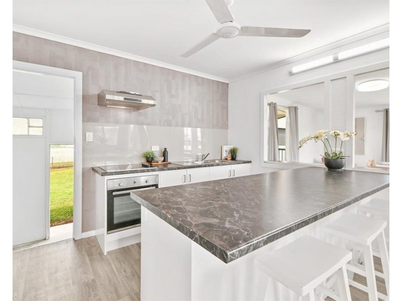 5 Kingsford Street, Mooroobool QLD 4870