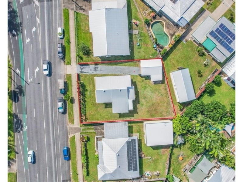 5 Kingsford Street, Mooroobool QLD 4870