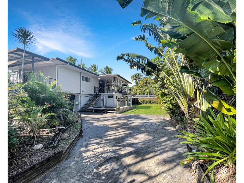 50 Oleander Street, Holloways Beach QLD 4878