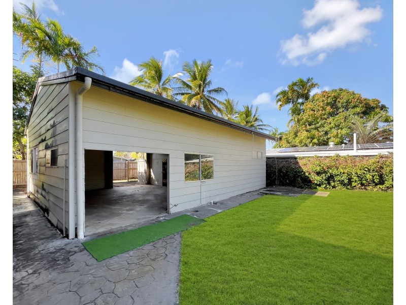 50 Oleander Street, Holloways Beach QLD 4878
