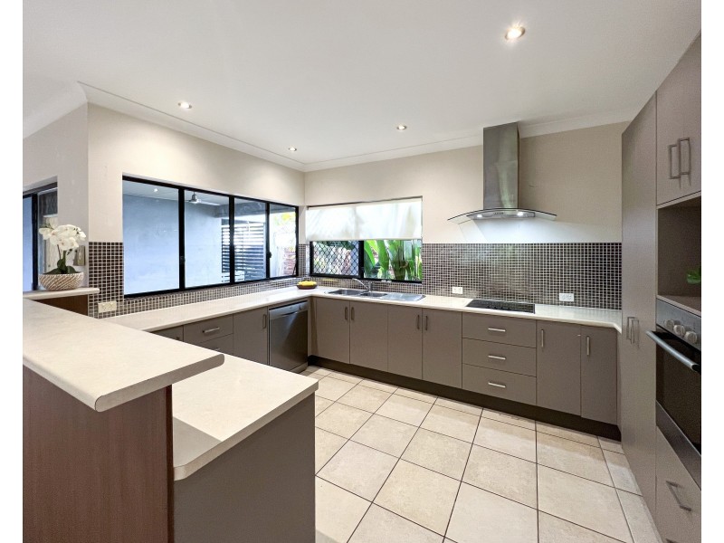 8 Seclusion Drive, Palm Cove QLD 4879