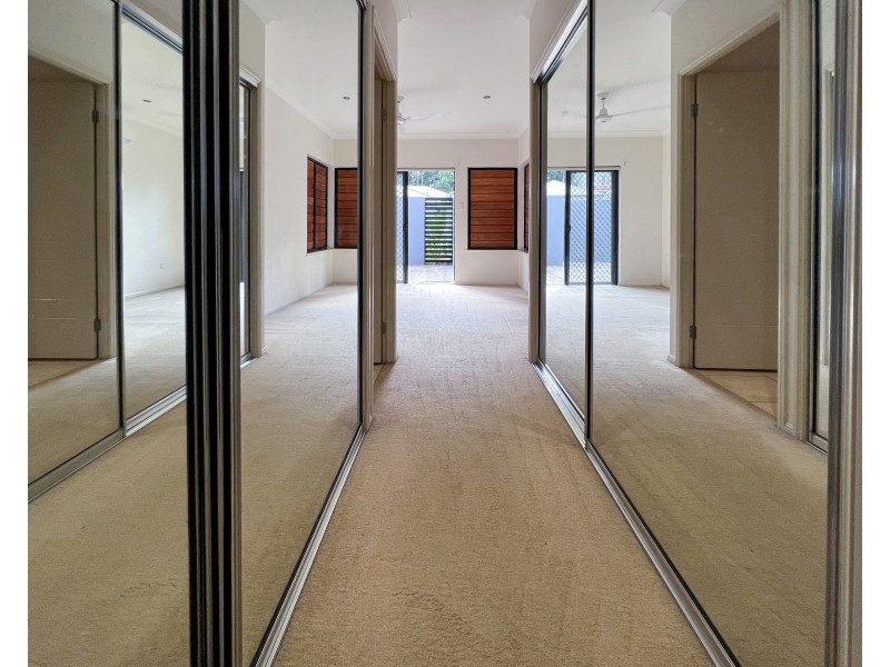 8 Seclusion Drive, Palm Cove QLD 4879