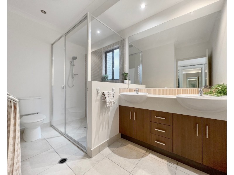 8 Seclusion Drive, Palm Cove QLD 4879