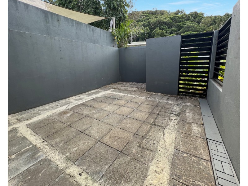 8 Seclusion Drive, Palm Cove QLD 4879