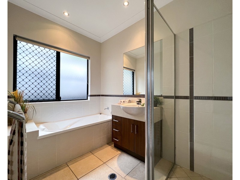 8 Seclusion Drive, Palm Cove QLD 4879