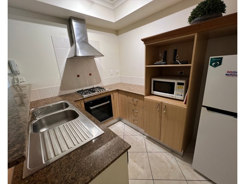 706/2 Greenslopes Street, Edge Hill QLD 4870