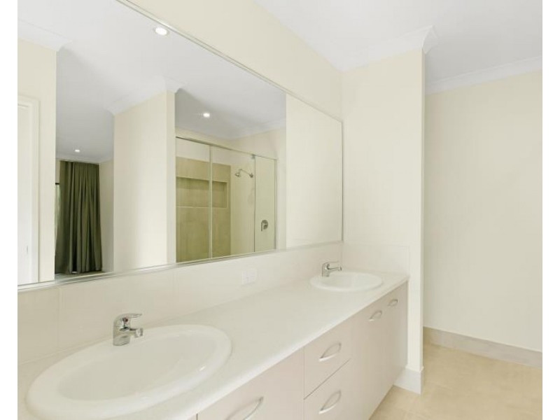 71 Koppen Terrace, Mooroobool QLD 4870