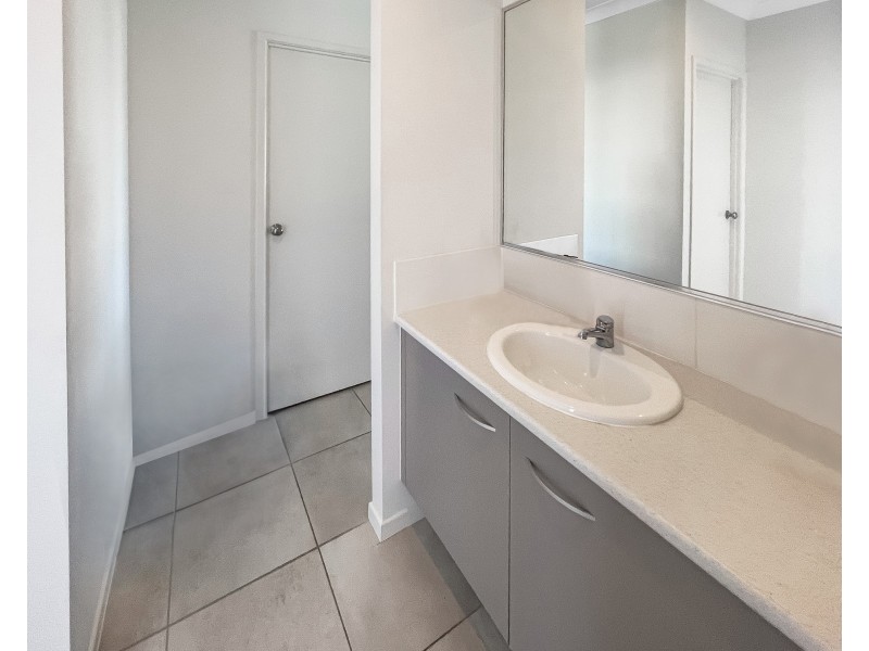 71 Koppen Terrace, Mooroobool QLD 4870