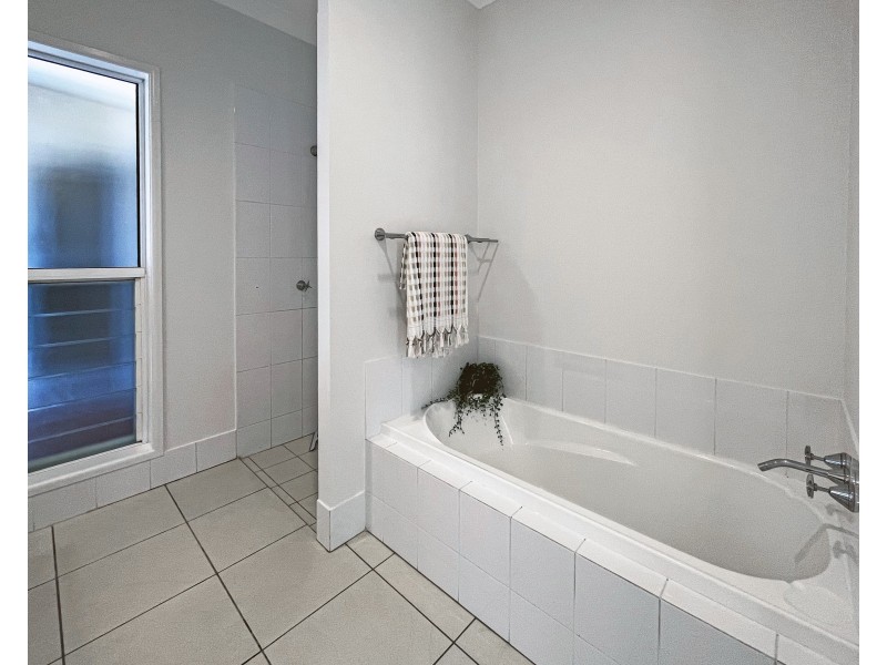 6 Willie Ming Close, Redlynch QLD 4870