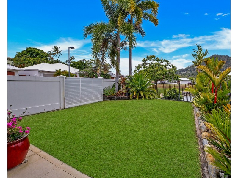 17 Lagoon Drive, Trinity Beach QLD 4879