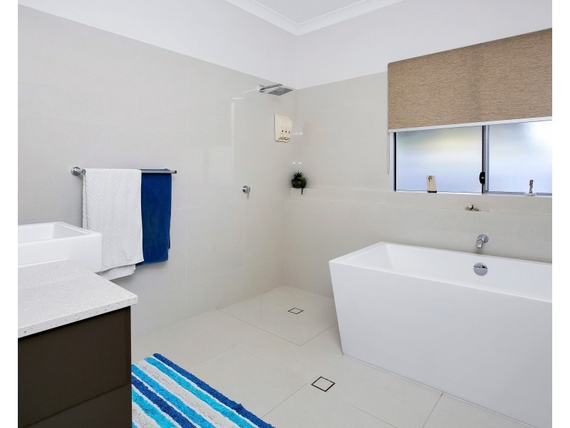 17 Lagoon Drive, Trinity Beach QLD 4879