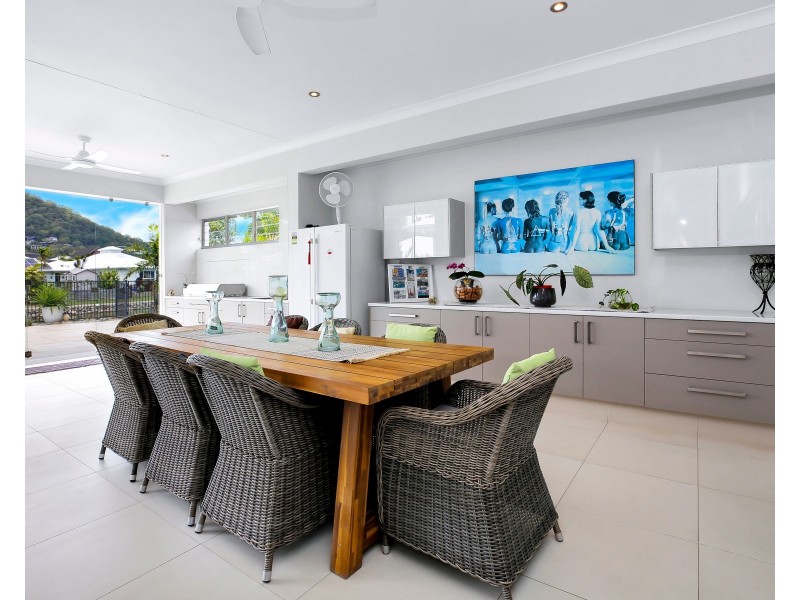 17 Lagoon Drive, Trinity Beach QLD 4879