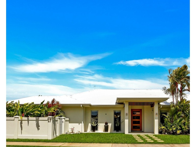 17 Lagoon Drive, Trinity Beach QLD 4879