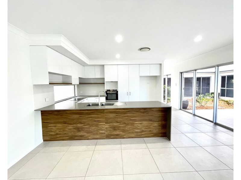 19 Rossmann Road, Smithfield QLD 4878