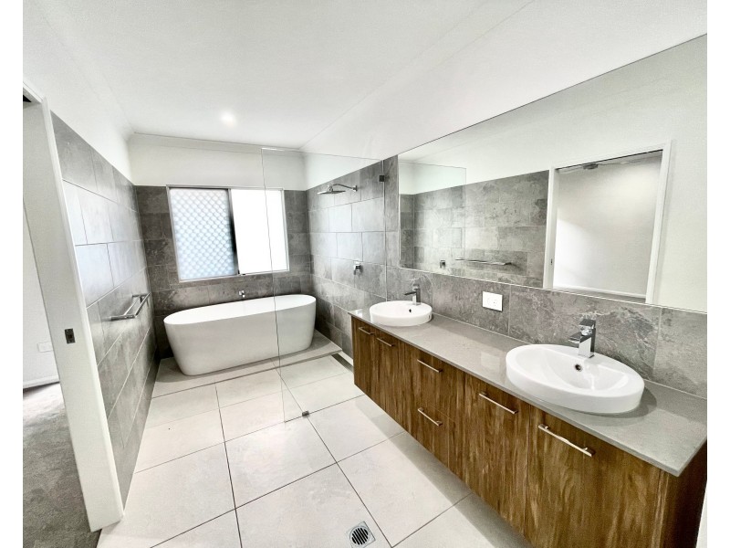19 Rossmann Road, Smithfield QLD 4878