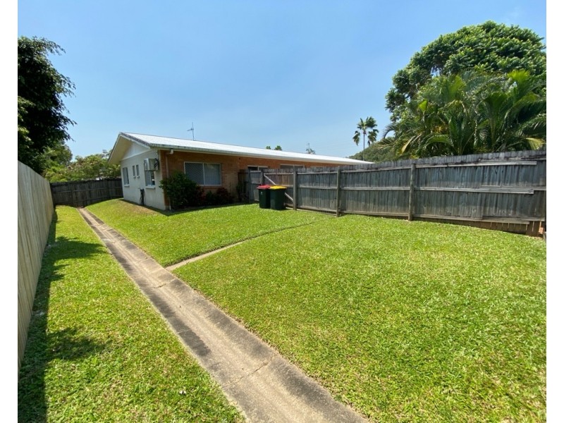 2/1 Deshon Street, Whitfield QLD 4870