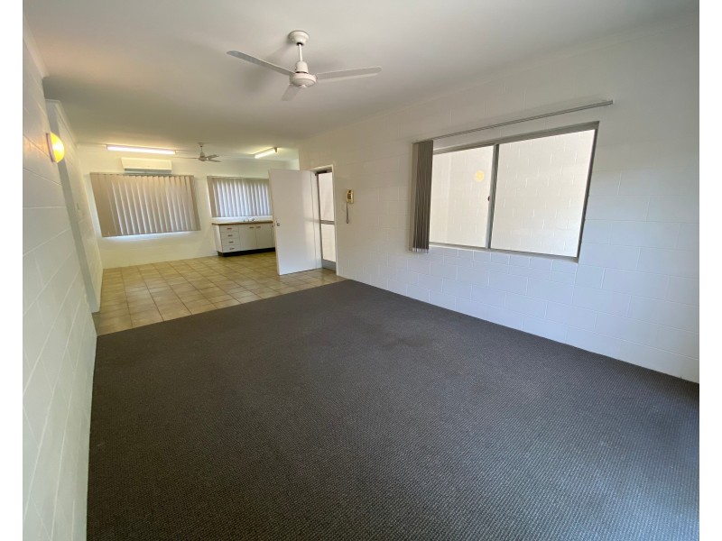 2/1 Deshon Street, Whitfield QLD 4870