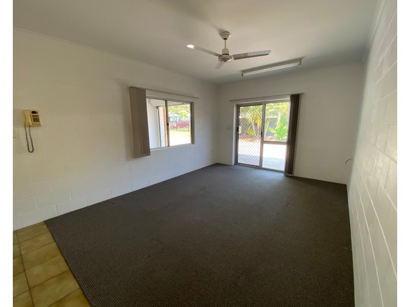 2/1 Deshon Street, Whitfield QLD 4870