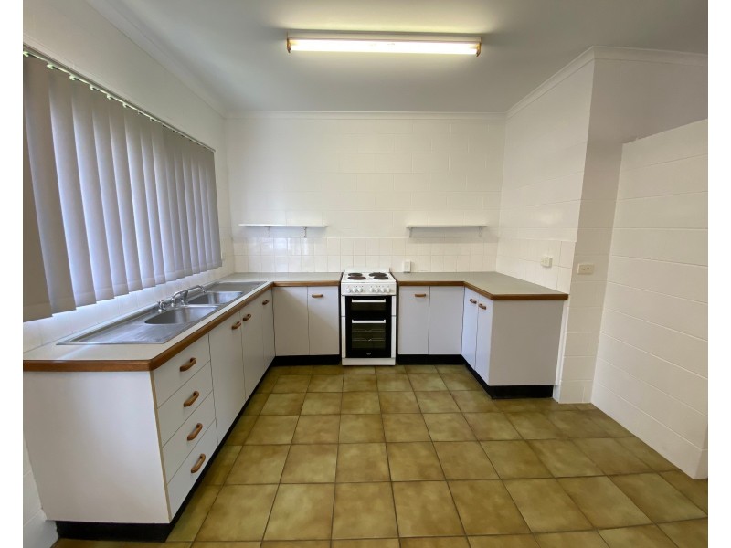 2/1 Deshon Street, Whitfield QLD 4870